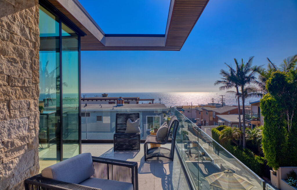 Luxury home overlooking ocean in digs