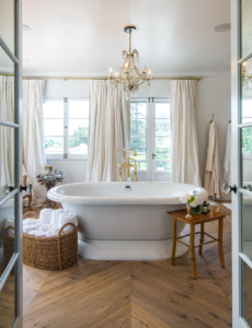 Spanish Colonial estate Laughlin Park bathroom