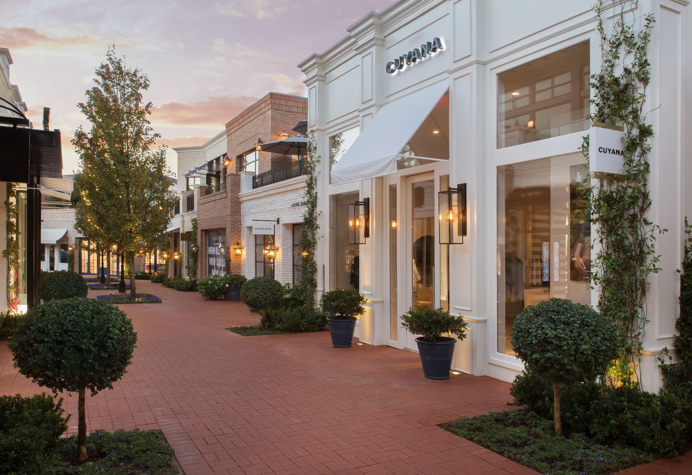 Caruso's Welcoming Palisades Village »