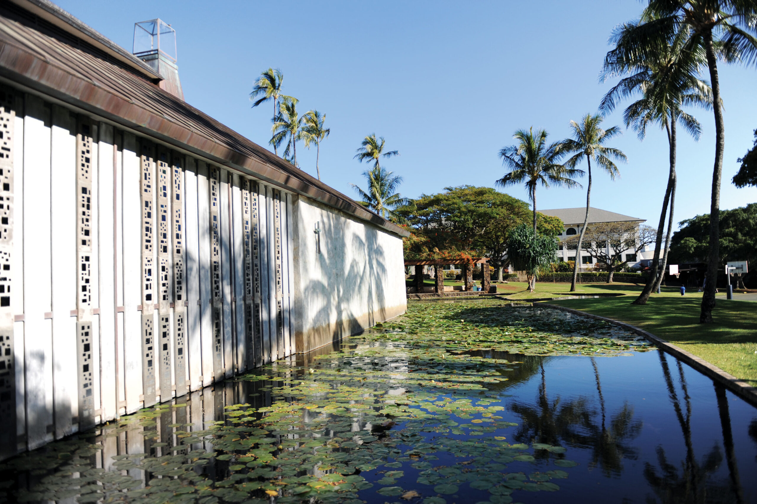 A Blufftop Japanese-Inspired Mansion in the Heart of Honolulu Gets