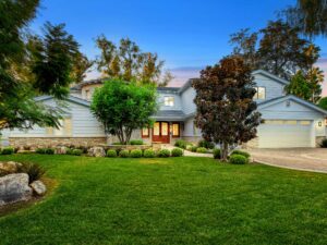 A Custom Rolling Hills Estates Is The Perfect Balance