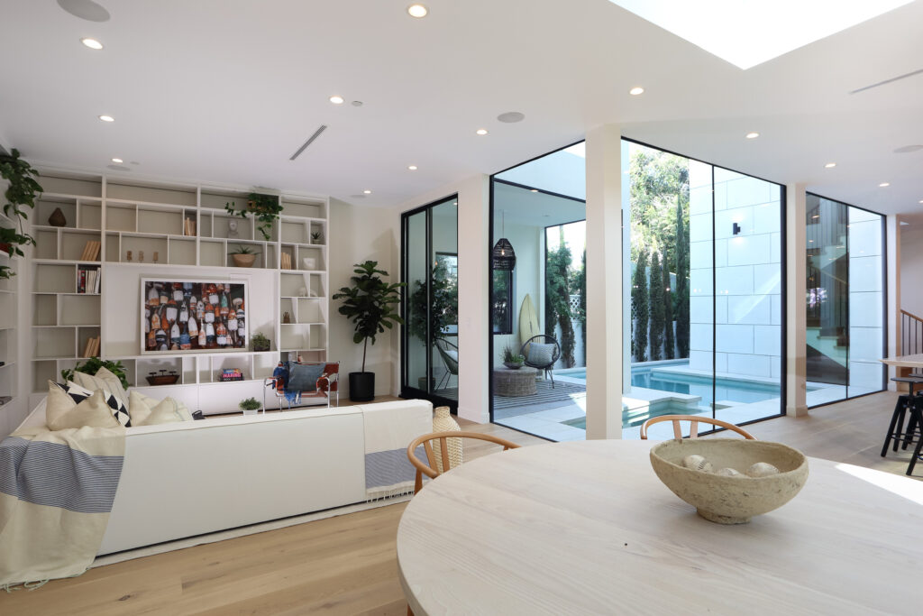 A Glamorous Yet Welcoming Home In Venice Beach