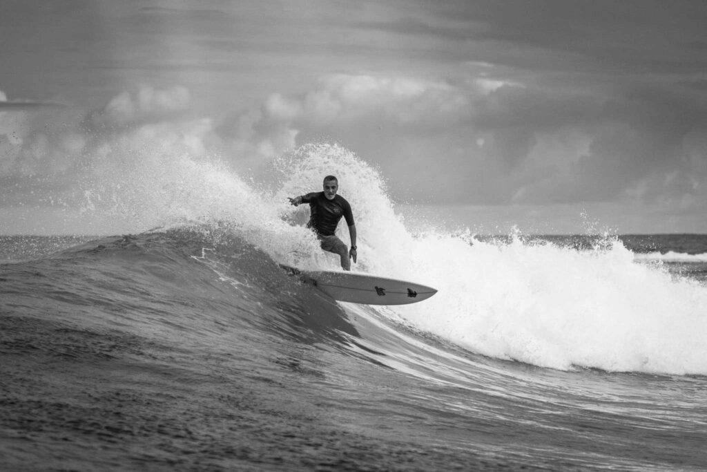 Alex Abad, Surfing