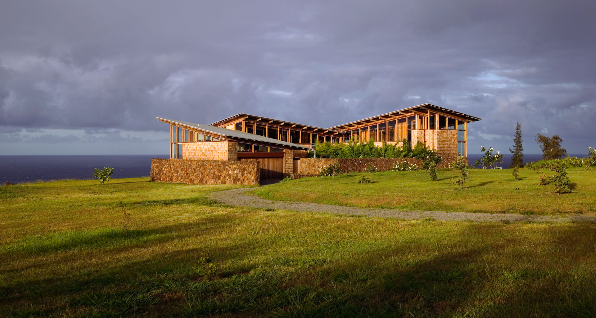 the-ohana-house-by-cutler-anderson-architects-on-hawaii-s-north-shore-digs