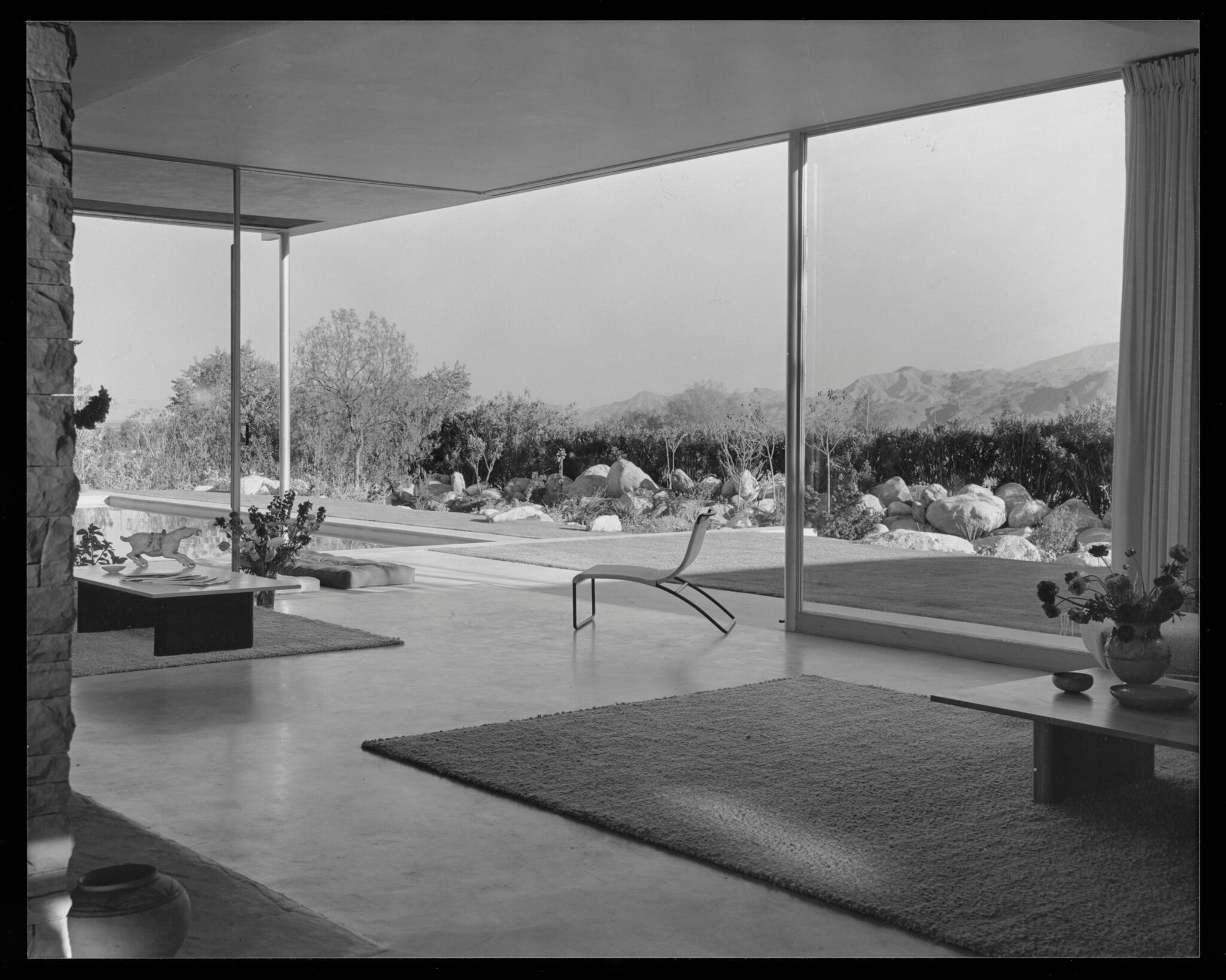 Richard Neutra's Kaufmann House in Palm Springs | Digs.net