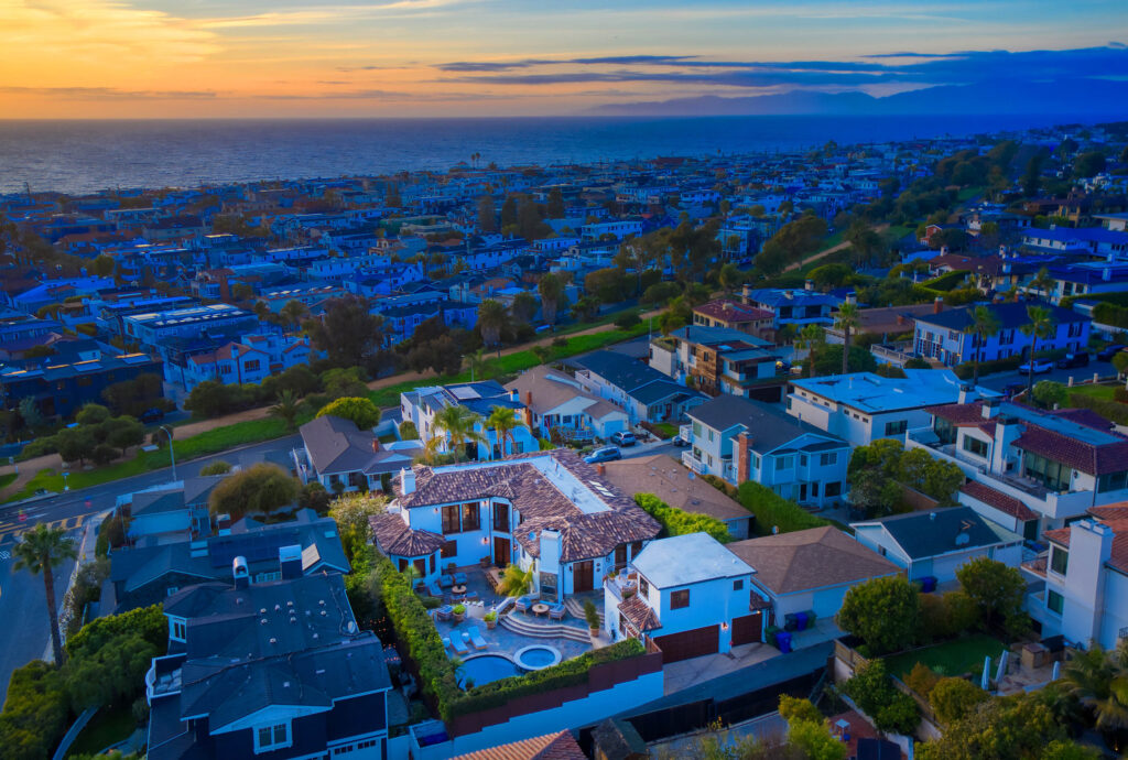 212 John Street, Manhattan Beach living room aerial