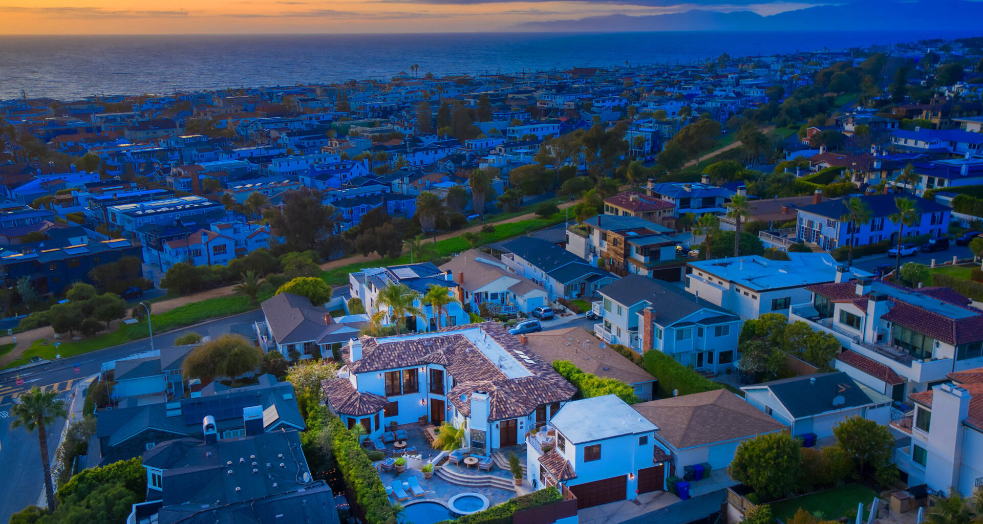 212 John Street, Manhattan Beach living room aerial