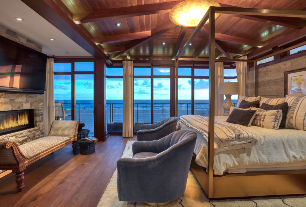 3124 The Strand master bedroom