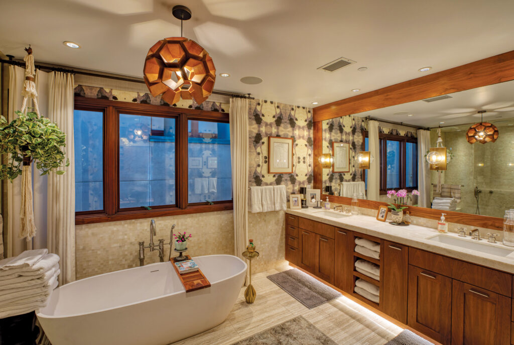 3124 The Strand master bathroom