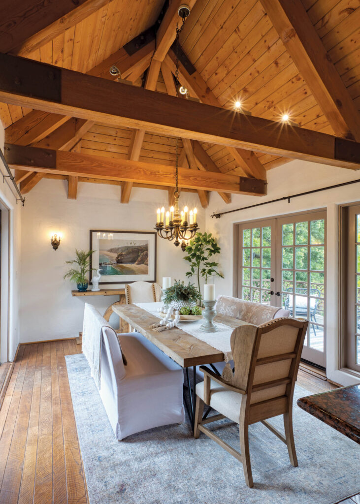 2917 N Poinsettia dining room