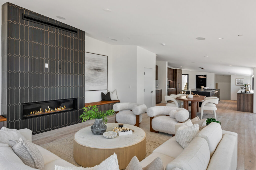 740 24th Place Hermosa Beach living area