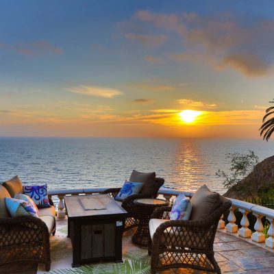 A Graceful Bluffside Villa in Rancho Palos Verdes