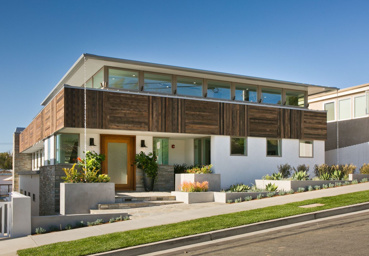 659-30th-HermosaBeach-front_DIGS Market Influencer: Ed Kaminsky